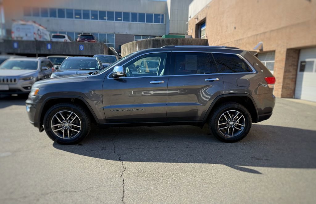 Used 2018 Jeep Grand Cherokee Limited image 10