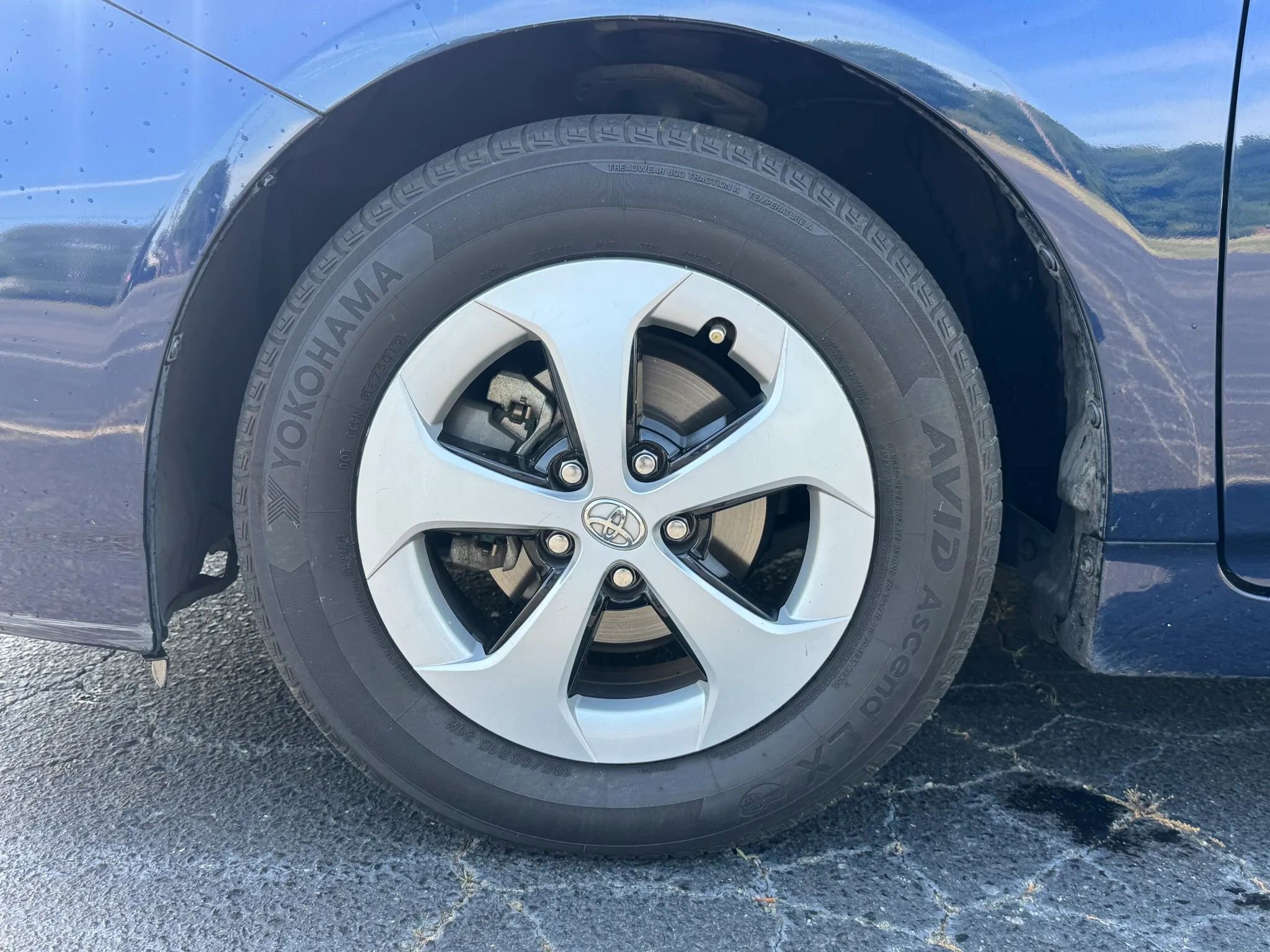 Used 2014 Toyota Prius Four FWD image 2