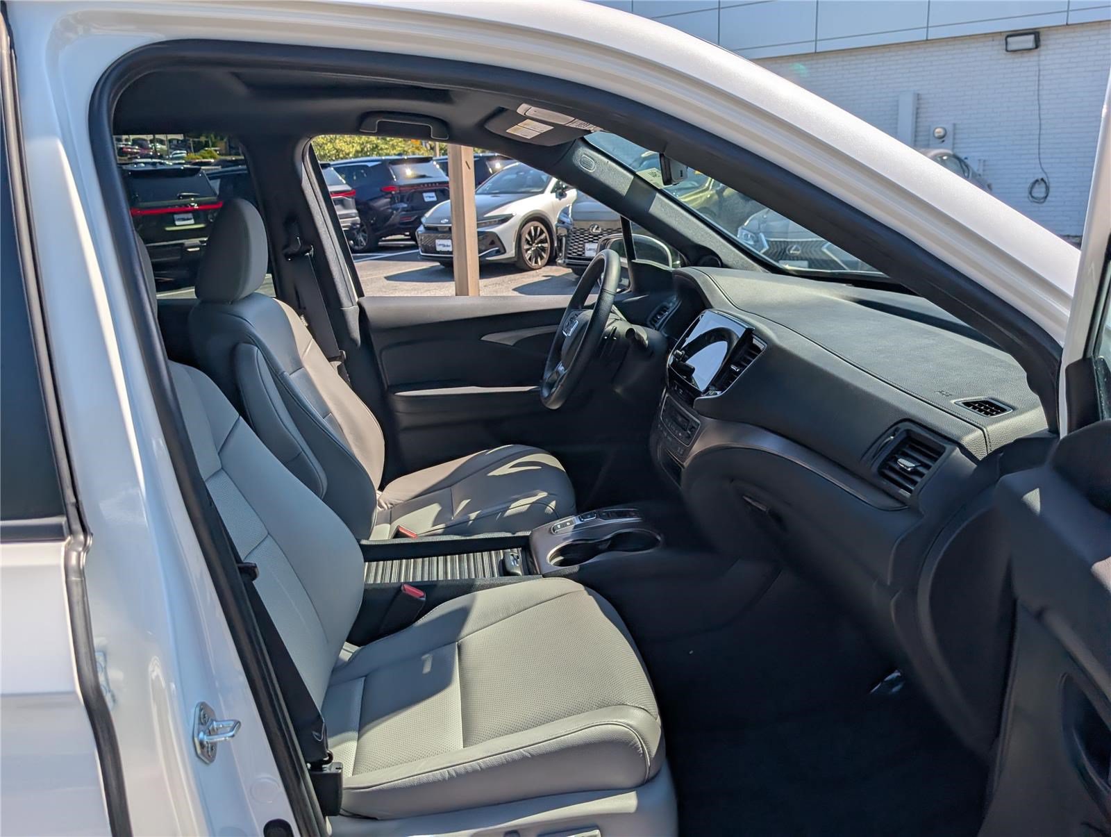 Used 2023 Honda Passport EX-L image 10