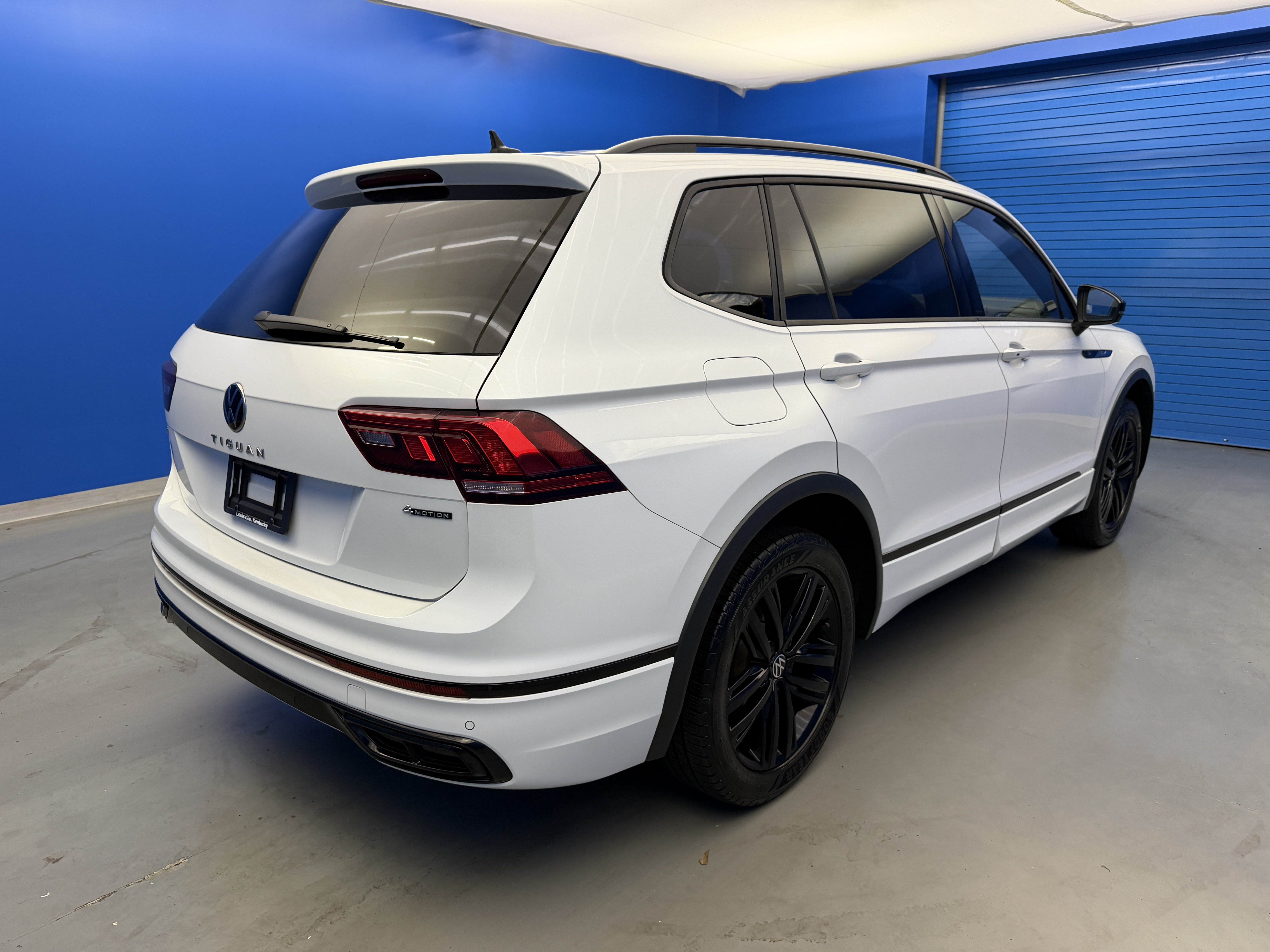 Used 2022 Volkswagen Tiguan SE R-Line AWD/4WD image 7