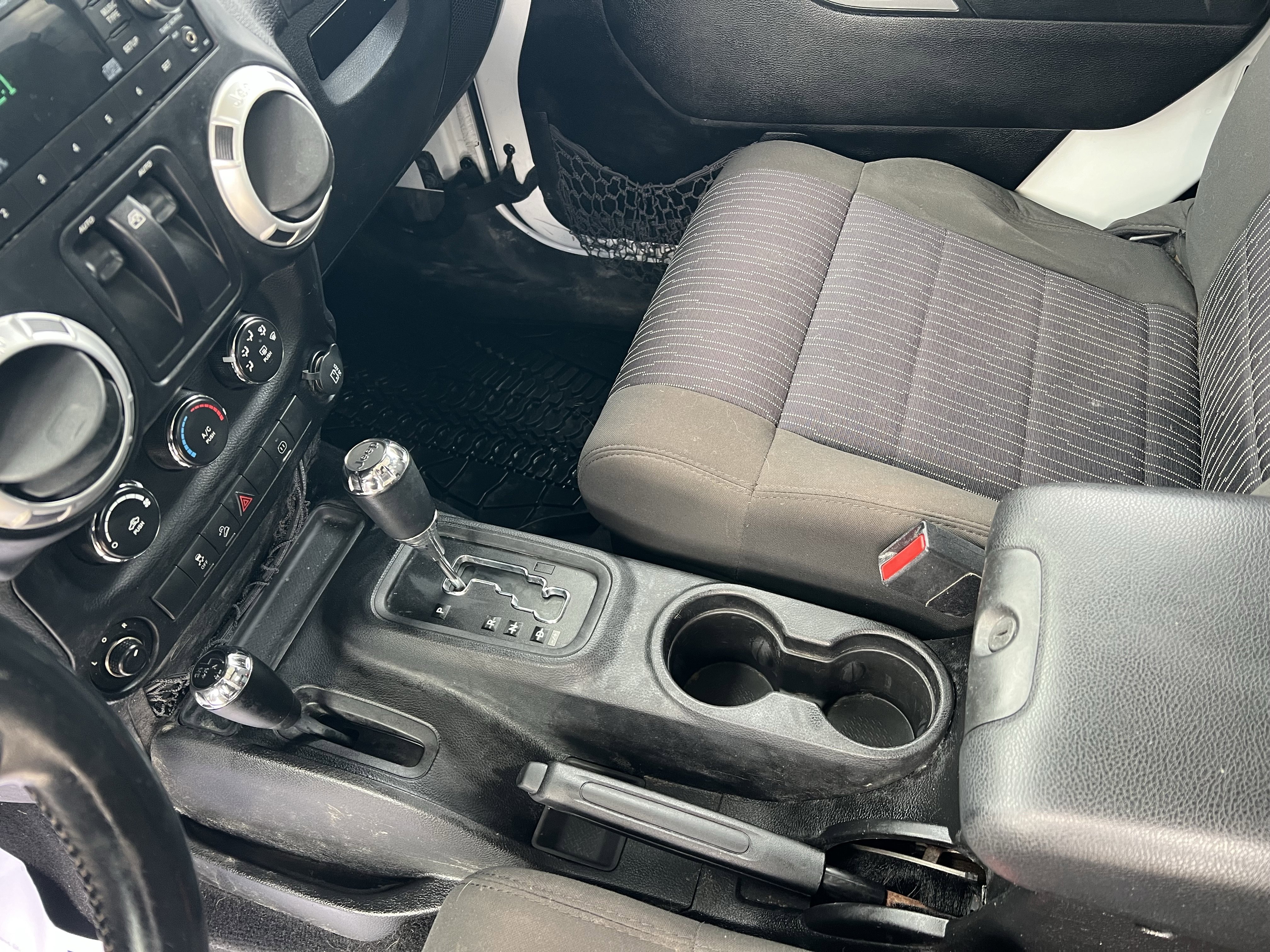 Used 2012 Jeep Wrangler Sahara image 30