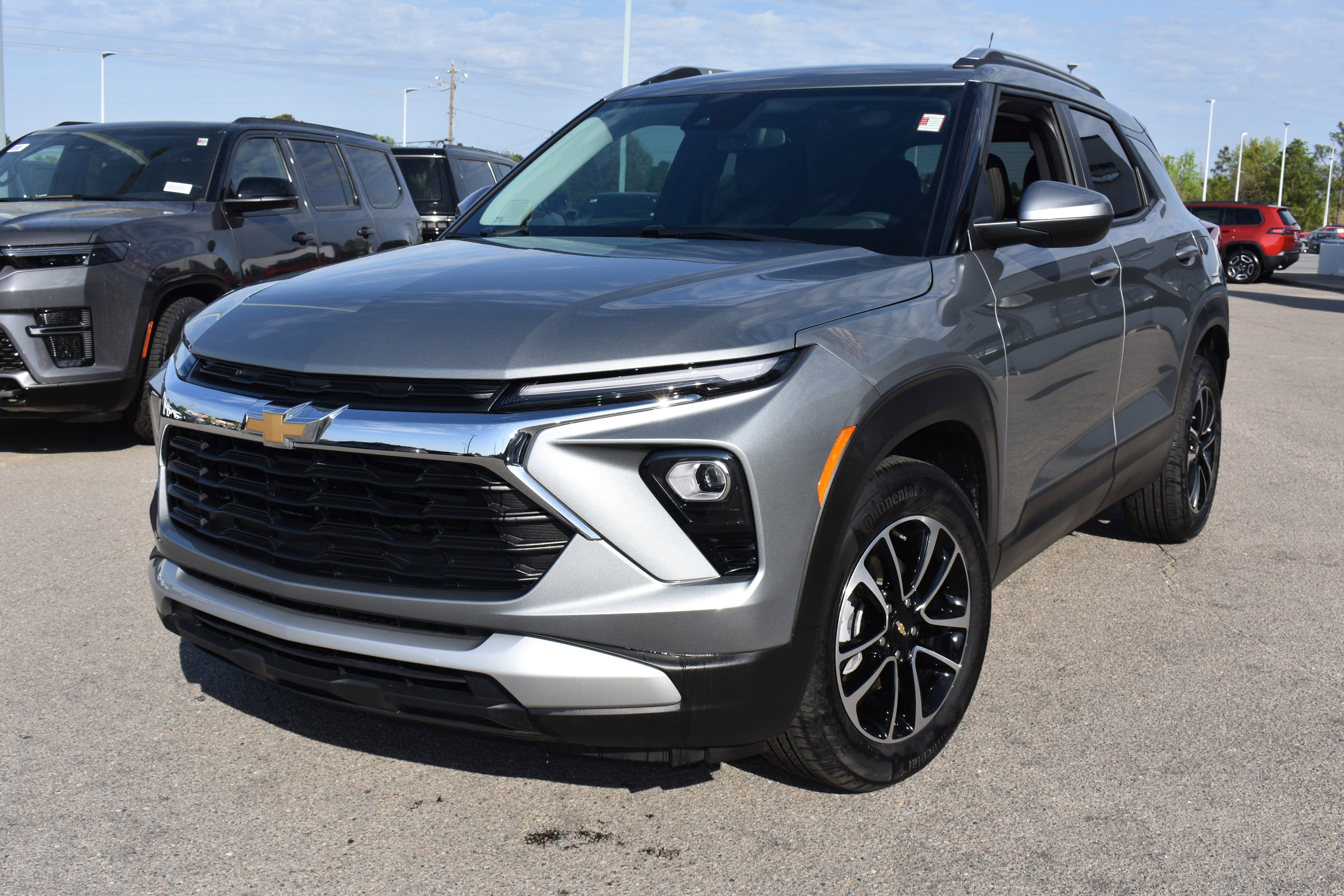 Used 2025 Chevrolet TrailBlazer LT w/ Driver Confidence Package image 5