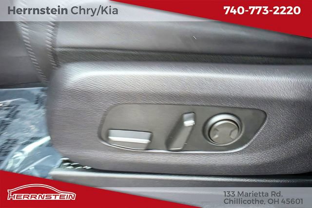 Used 2024 Kia Carnival LX FWD image 15