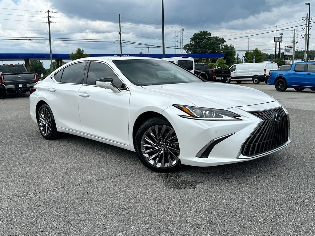 Used 2024 Lexus ES 300h w/ Technology Package FWD image 2