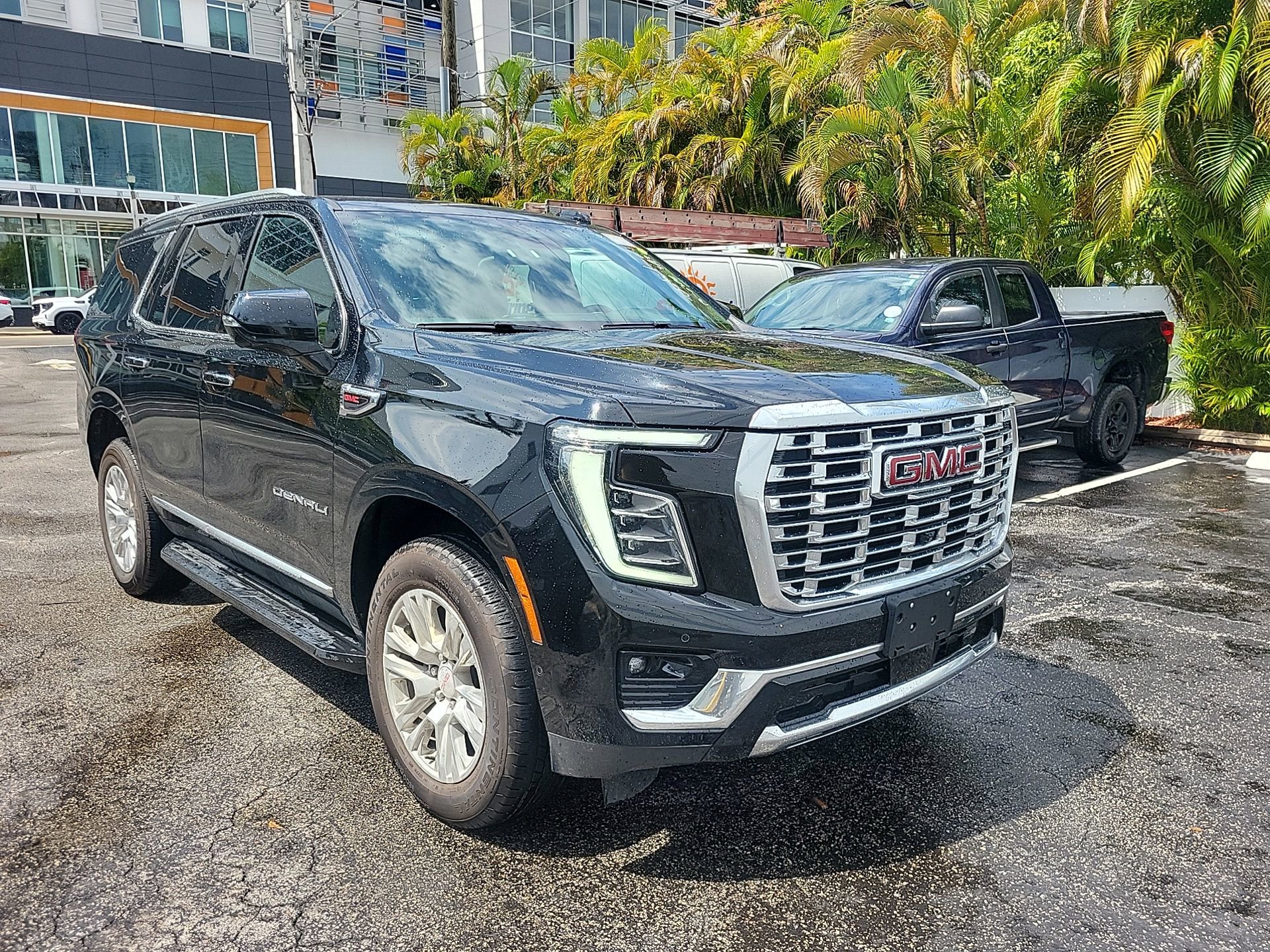 Used 2025 GMC Yukon Denali AWD/4WD image 5