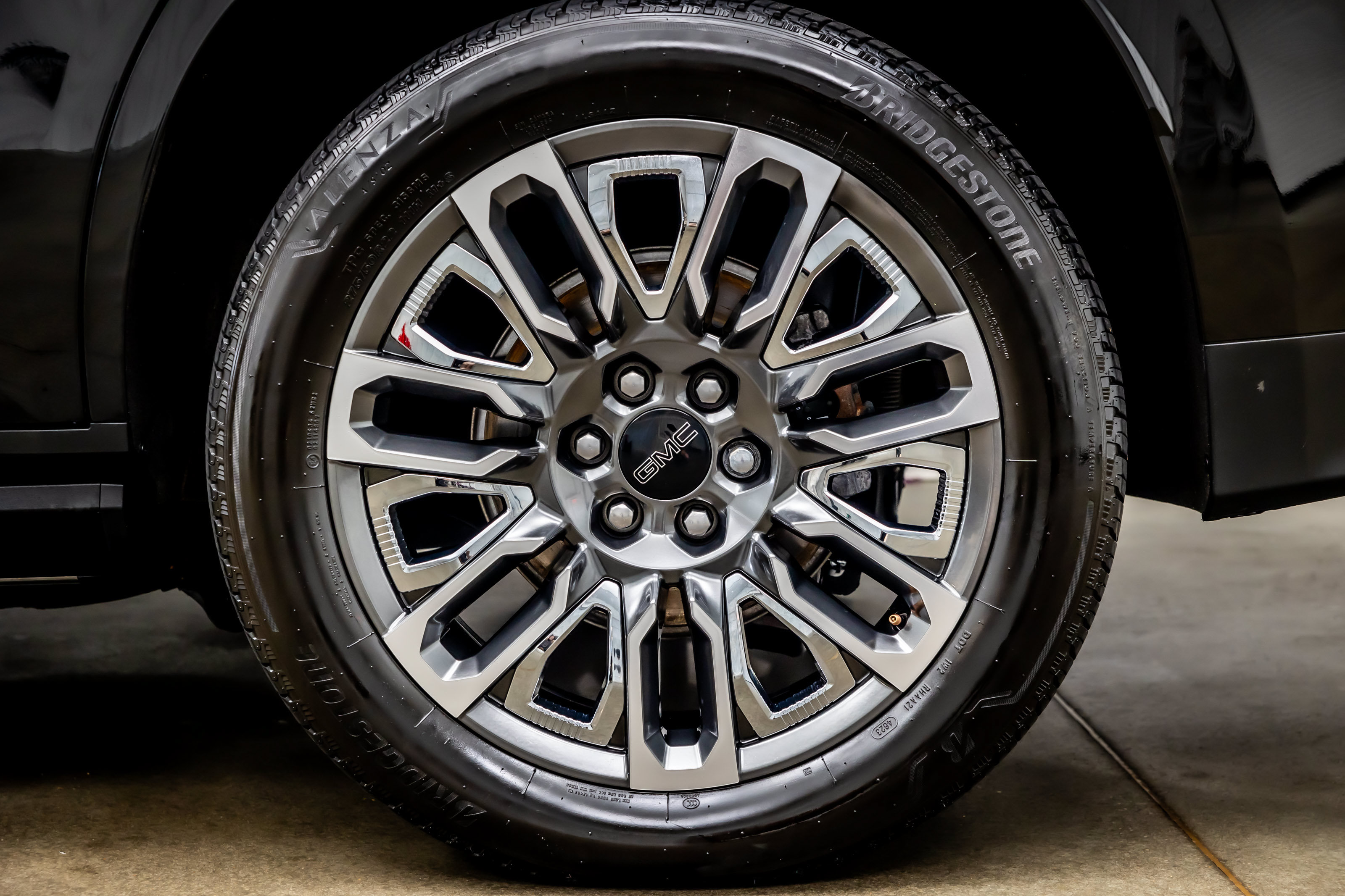 Used 2024 GMC Yukon Denali Ultimate AWD/4WD image 37