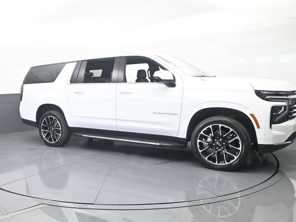 Used 2025 Chevrolet Suburban LT RWD image 8