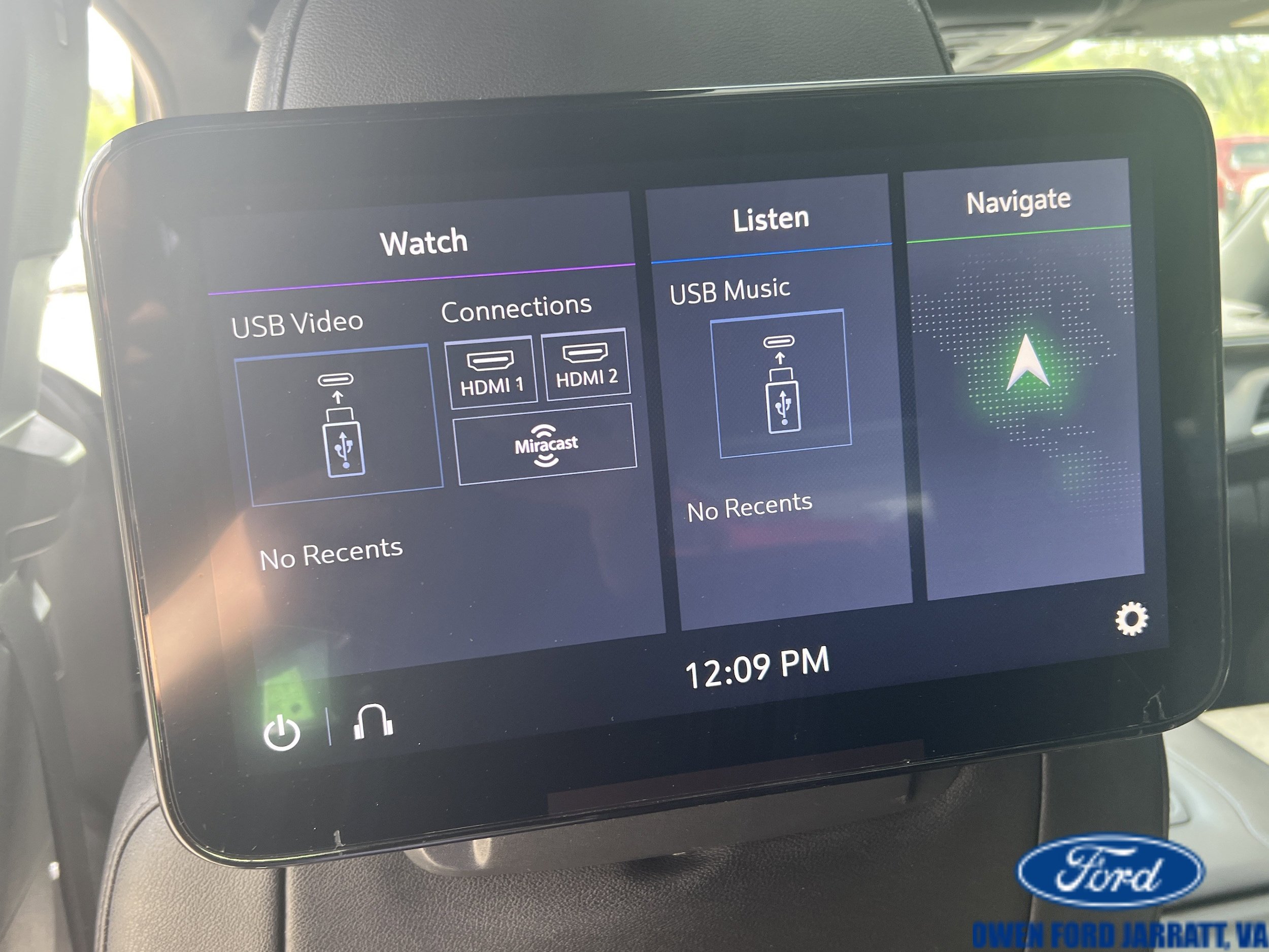 Used 2021 Chevrolet Tahoe Z71 w/ Rear Media and Nav Package AWD/4WD image 9