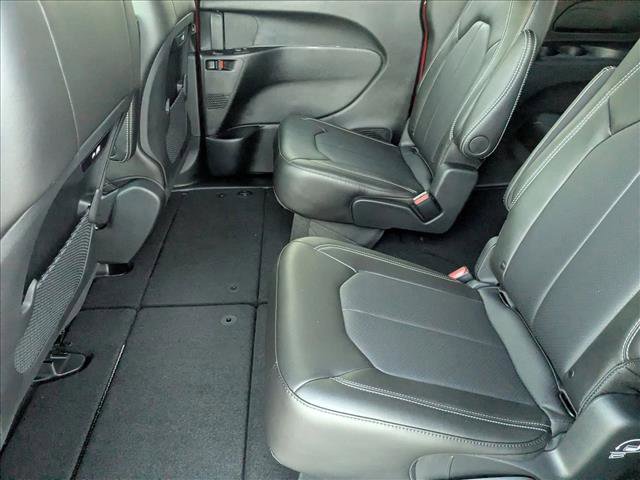 New 2026 Chrysler Pacifica Select image 15