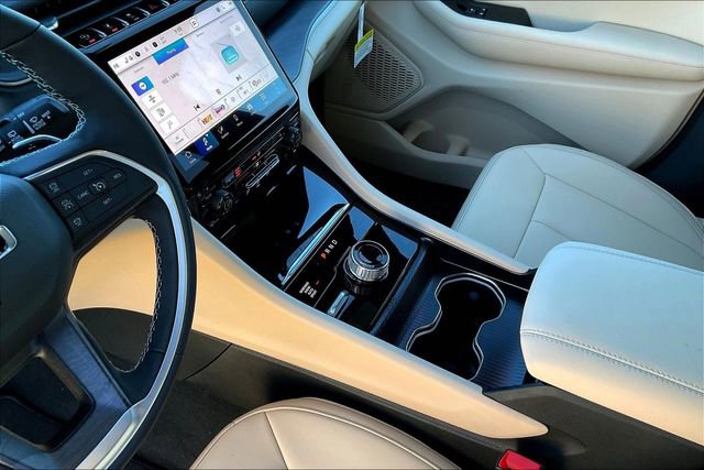 New 2025 Jeep Grand Cherokee L Limited image 8