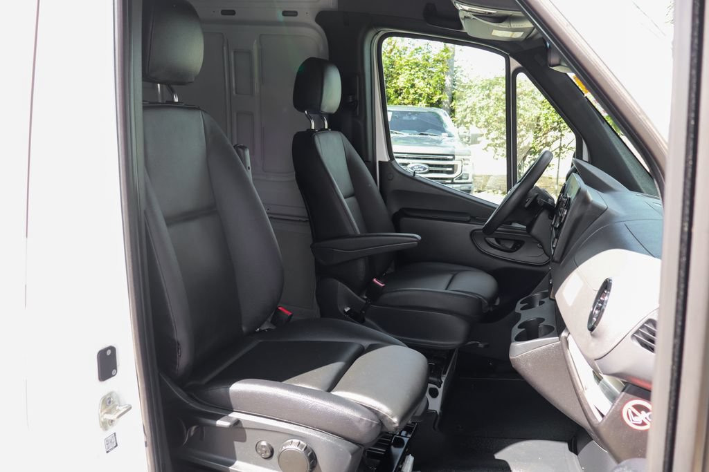 Used 2021 Mercedes-Benz Sprinter 3500 image 37