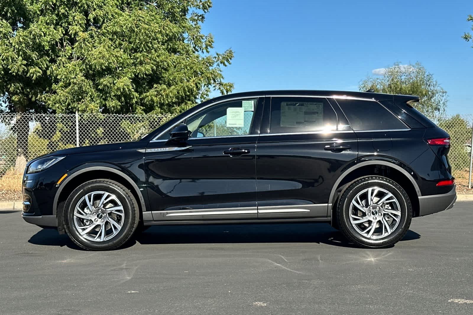 Used 2025 Lincoln Corsair Premiere w/ Equipment Group 101A image 6