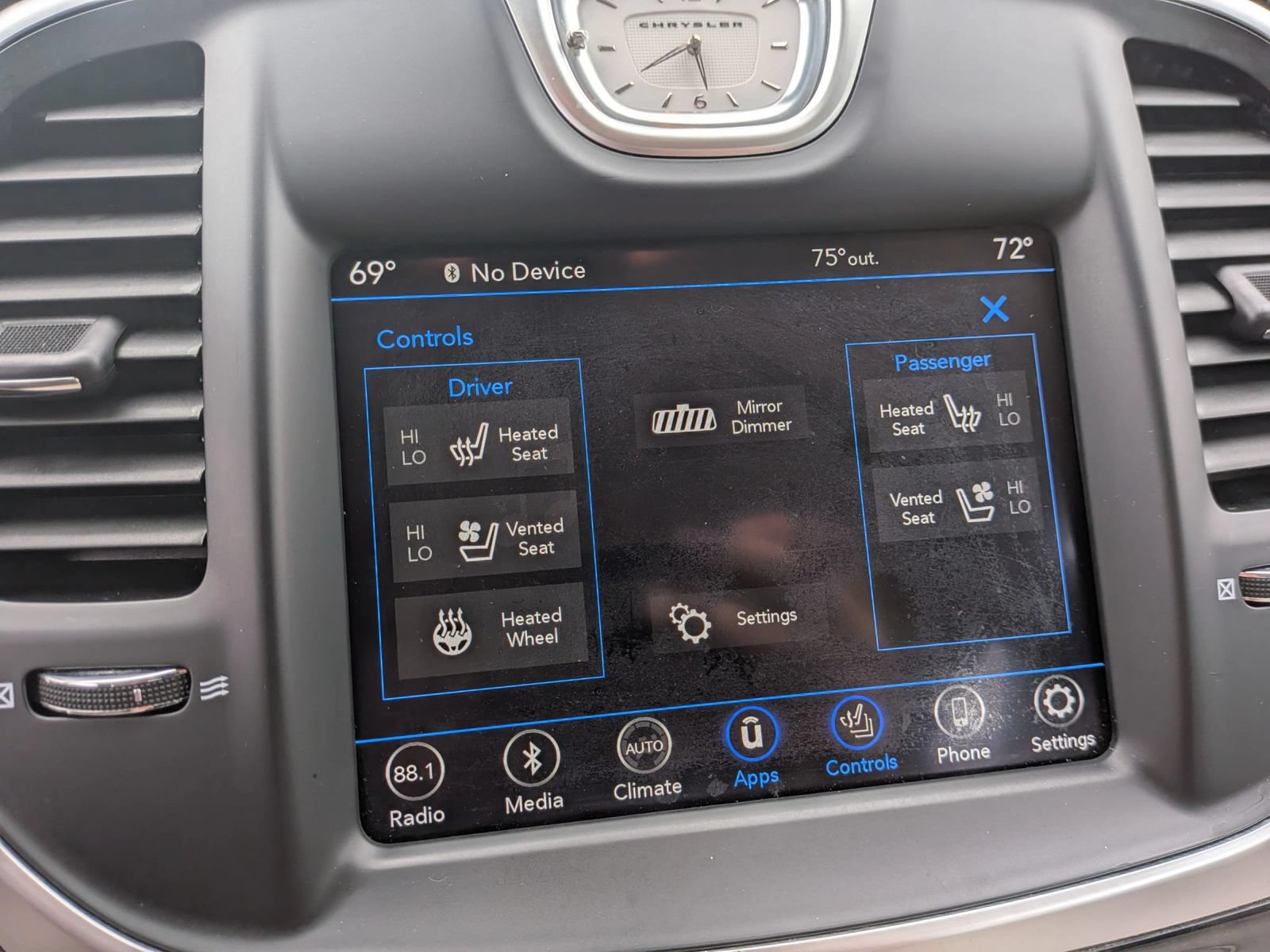 Used 2019 Chrysler 300 Limited RWD image 48