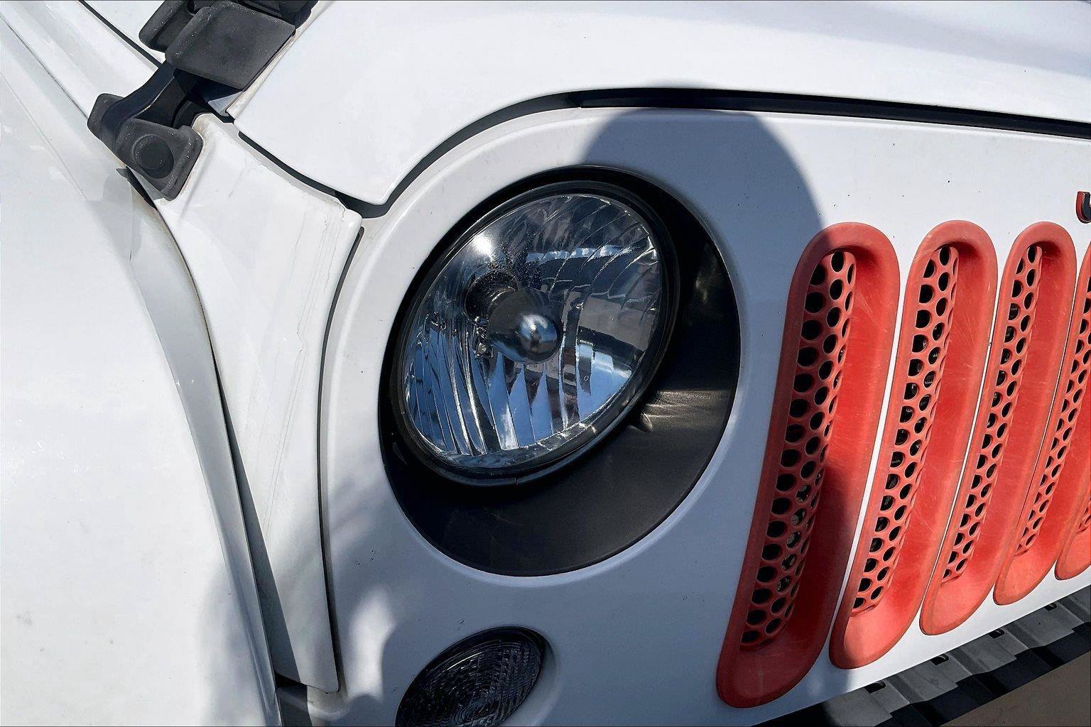 Used 2016 Jeep Wrangler Unlimited Sahara AWD/4WD image 29