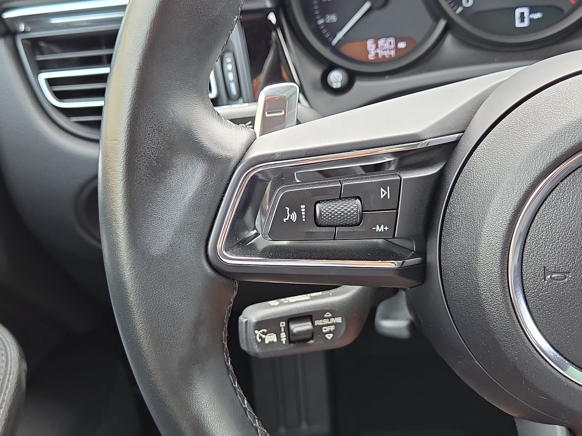 Used 2025 Porsche Macan AWD/4WD image 21