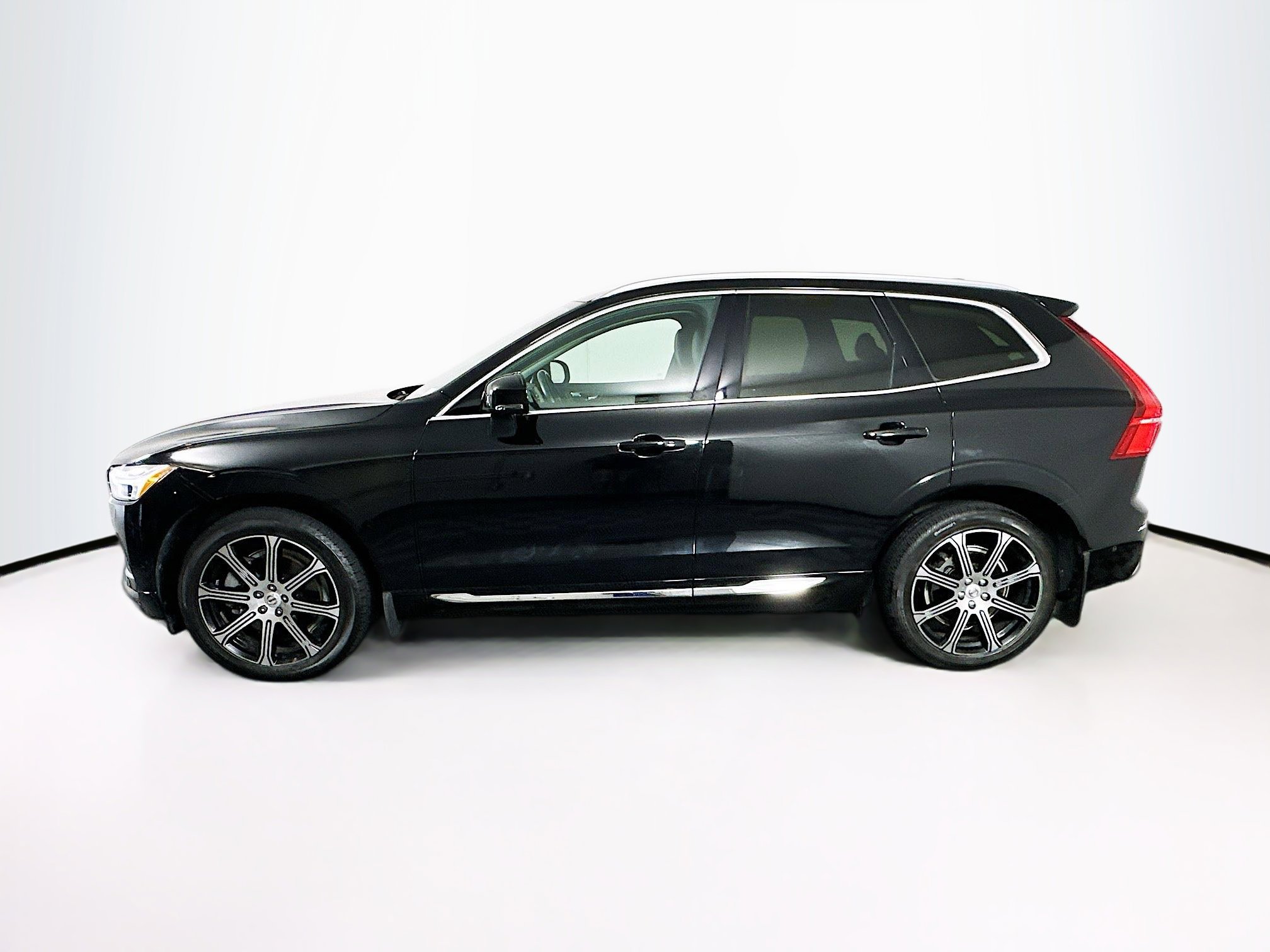 Used 2018 Volvo XC60 T6 Inscription w/ Convenience Package AWD/4WD image 4