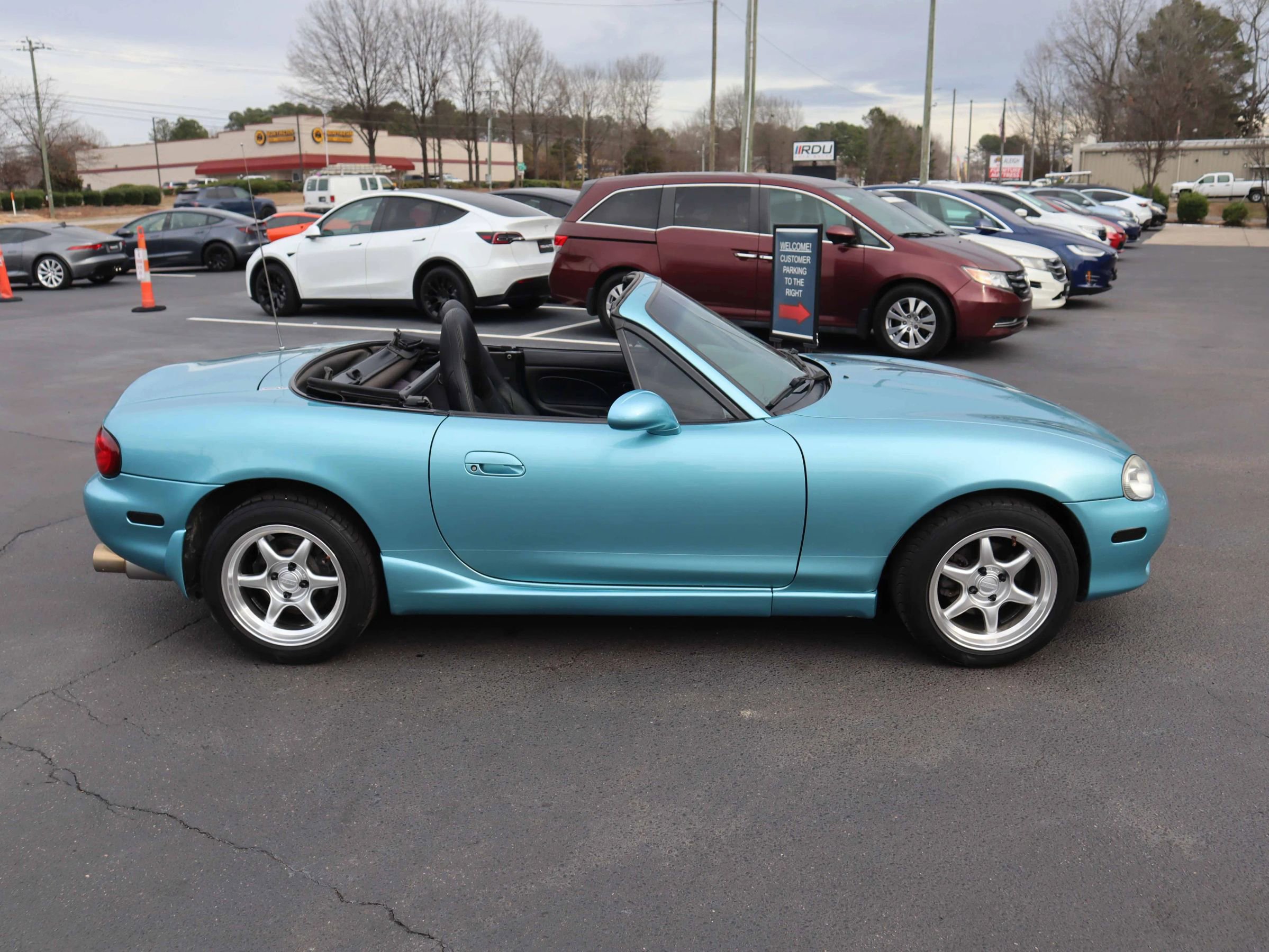 Used 2002 MAZDA MX-5 Miata image 9