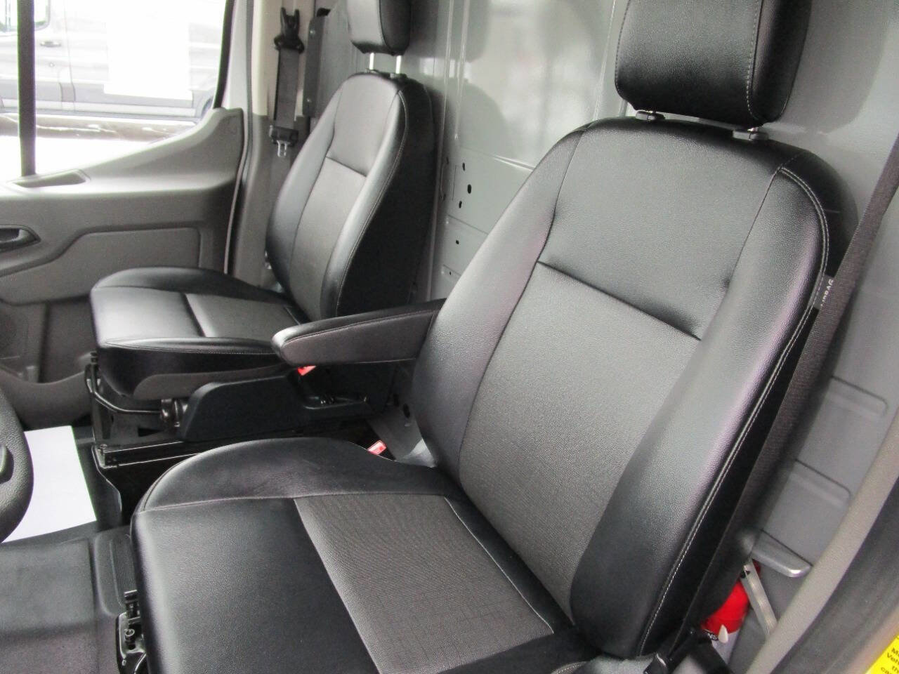 Used 2022 Ford Transit 250 Low Roof AWD image 23