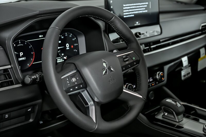 New 2026 Mitsubishi Outlander SEL AWD/4WD image 17