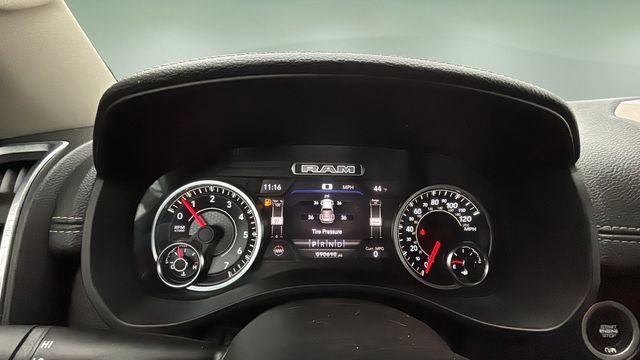 Used 2022 RAM 1500 Laramie AWD/4WD image 15