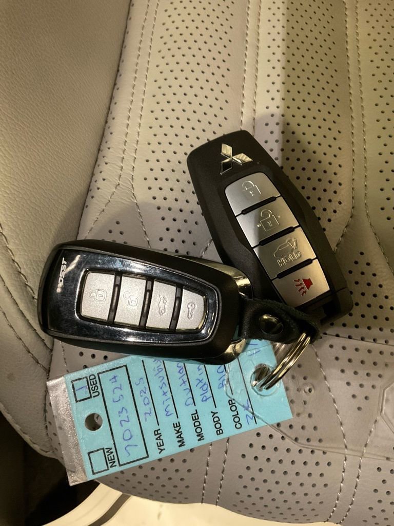 Used 2025 Mitsubishi Outlander AWD image 31