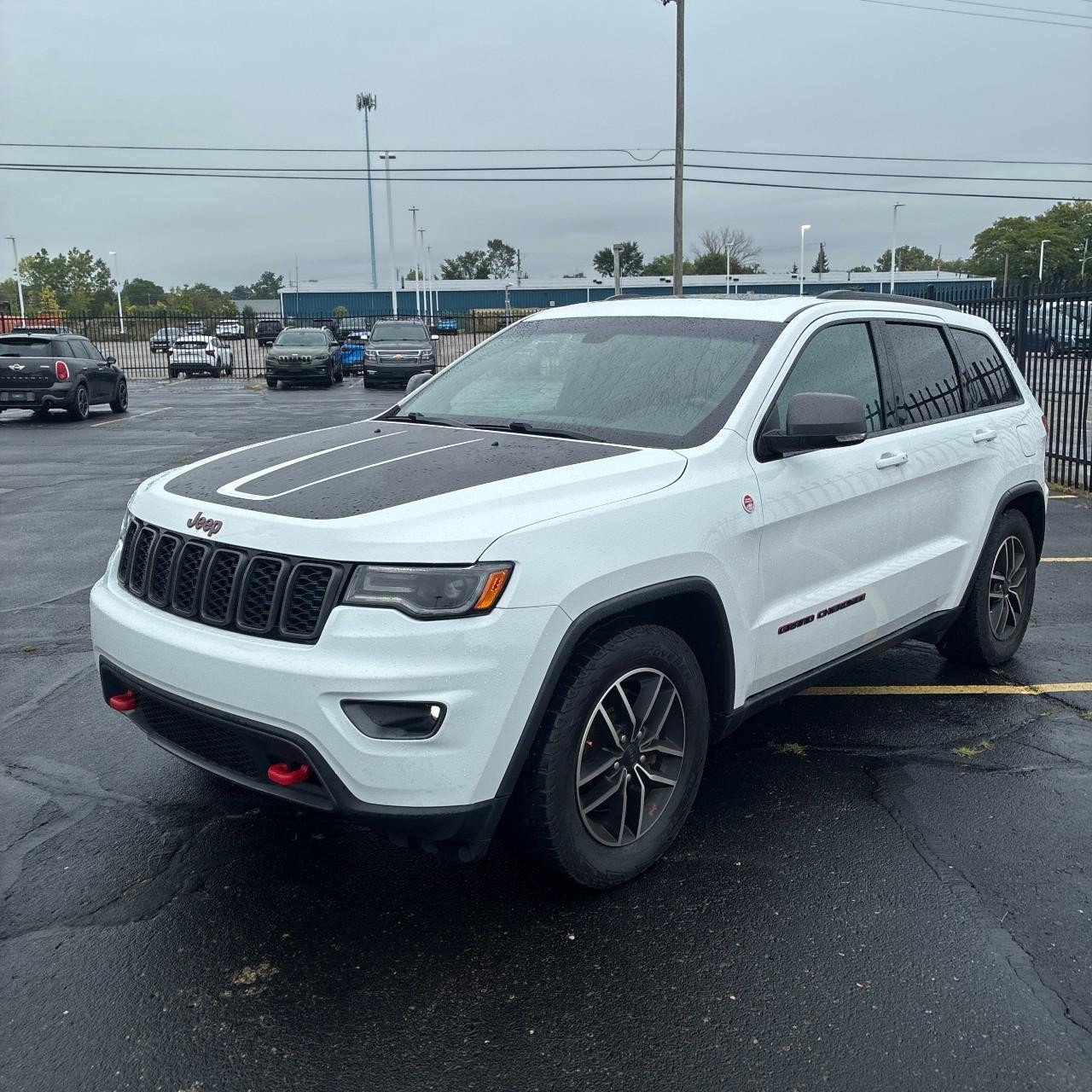 Used 2019 Jeep Grand Cherokee Trailhawk w/ Trailhawk Luxury Group AWD/4WD image 2