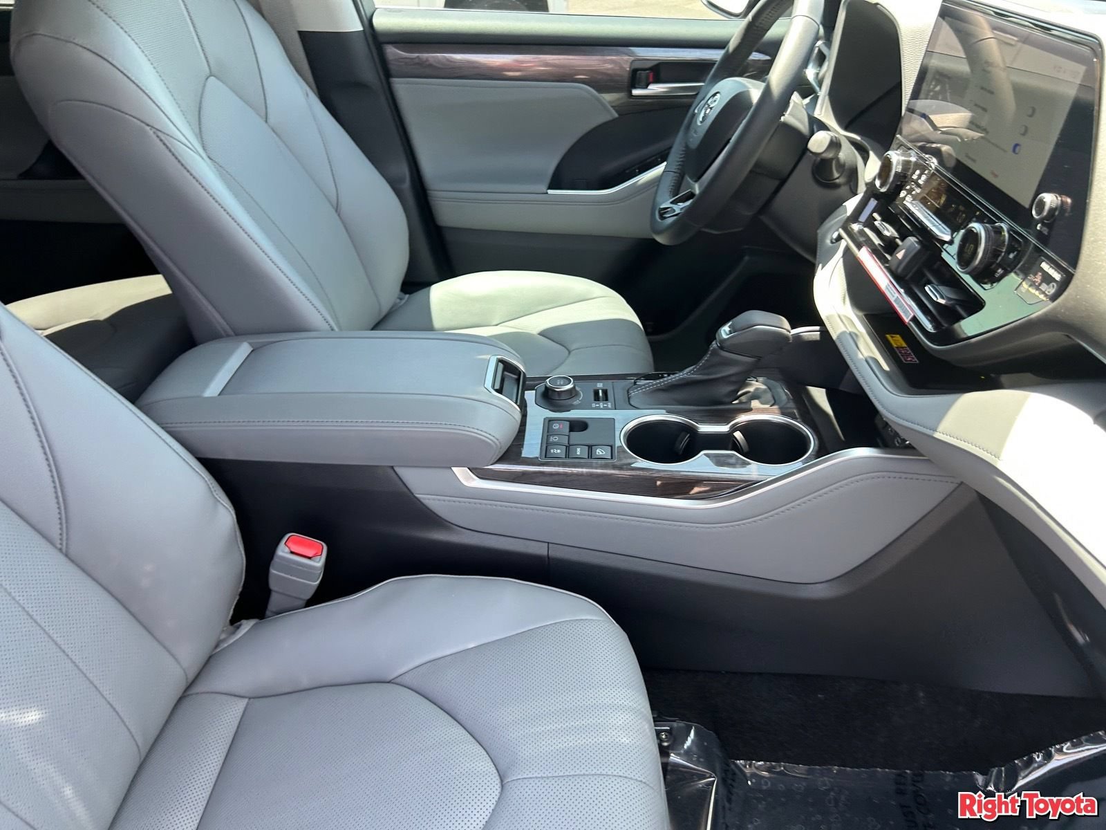 New 2026 Toyota Highlander Limited AWD/4WD image 13