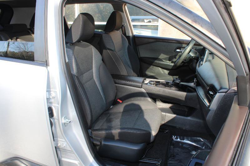 Used 2022 Nissan Rogue SV AWD/4WD image 11