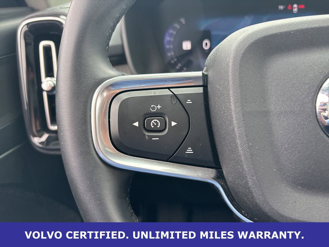 Used 2025 Volvo XC40 B5 Core AWD/4WD image 22