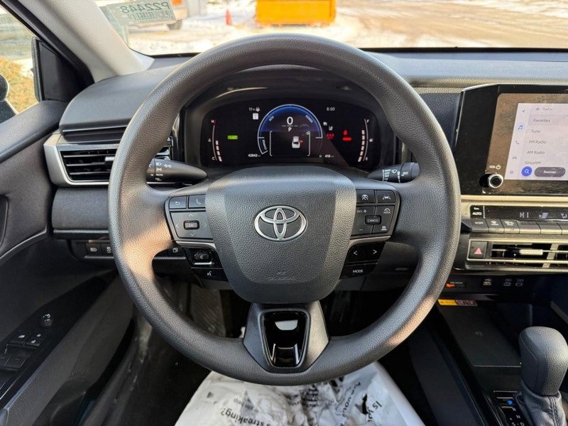 Used 2025 Toyota Camry LE image 14