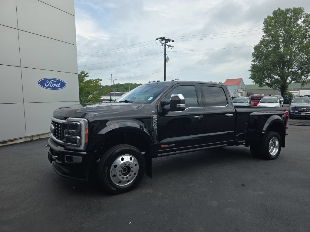 Used 2023 Ford F450 Platinum w/ FX4 Off-Road Package AWD/4WD image 2
