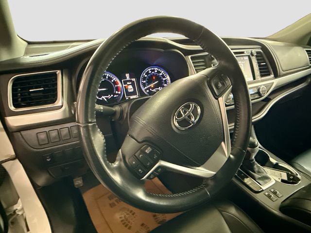 Used 2016 Toyota Highlander XLE w/ Preferred Accessory Package AWD/4WD image 12