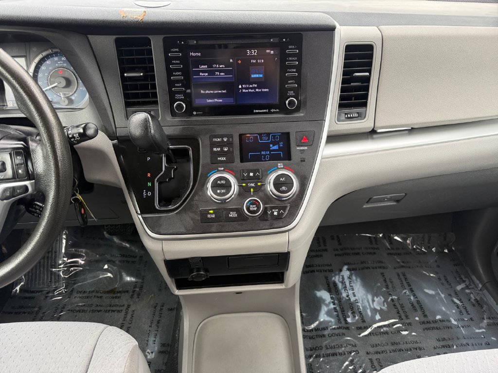 Certified 2020 Toyota Sienna LE FWD image 11