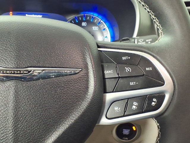 Used 2023 Chrysler Pacifica Touring-L image 18