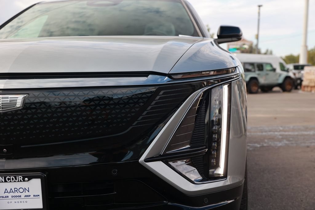 Used 2024 Cadillac Lyriq Sport AWD/4WD image 8