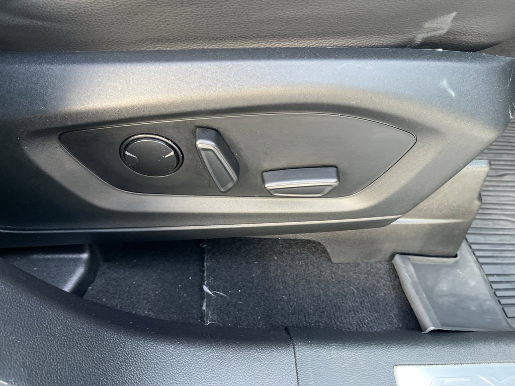 Used 2022 Ford Explorer Limited w/ Equipment Group 301A image 31