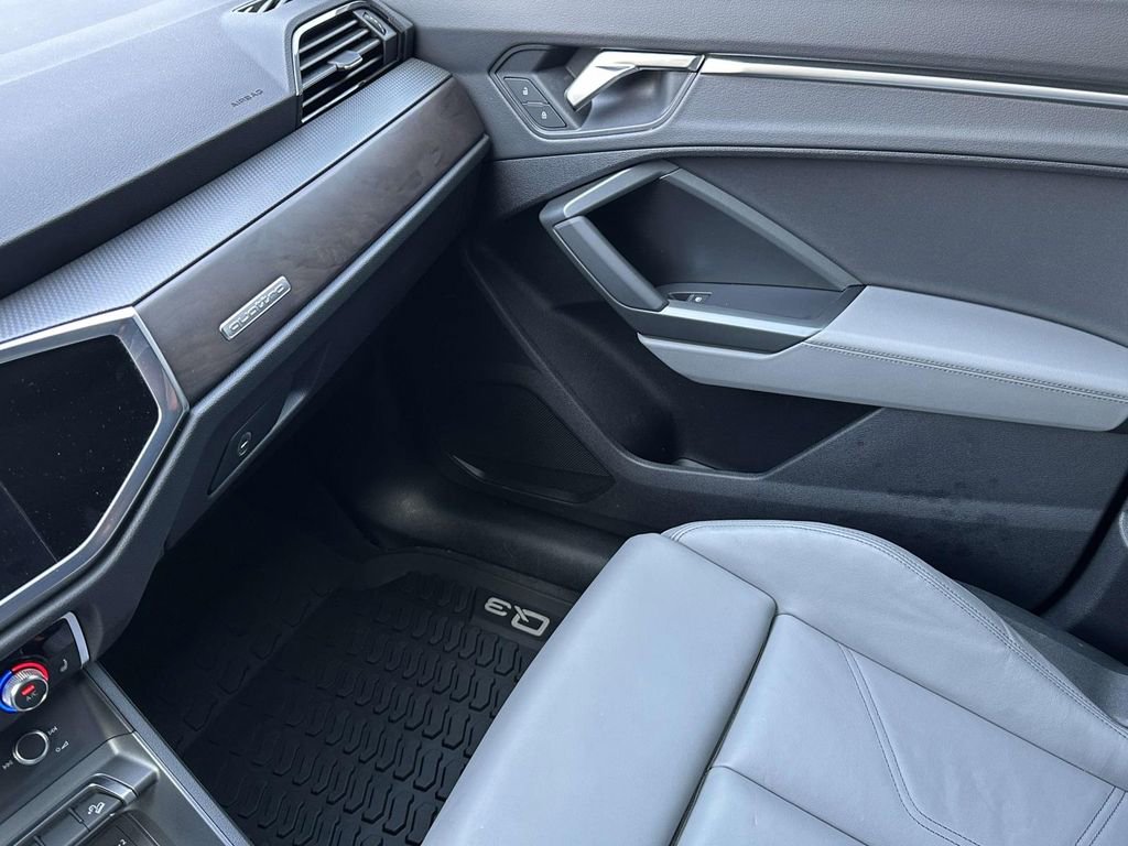 Used 2025 Audi Q3 2.0T Premium w/ Convenience Package image 28