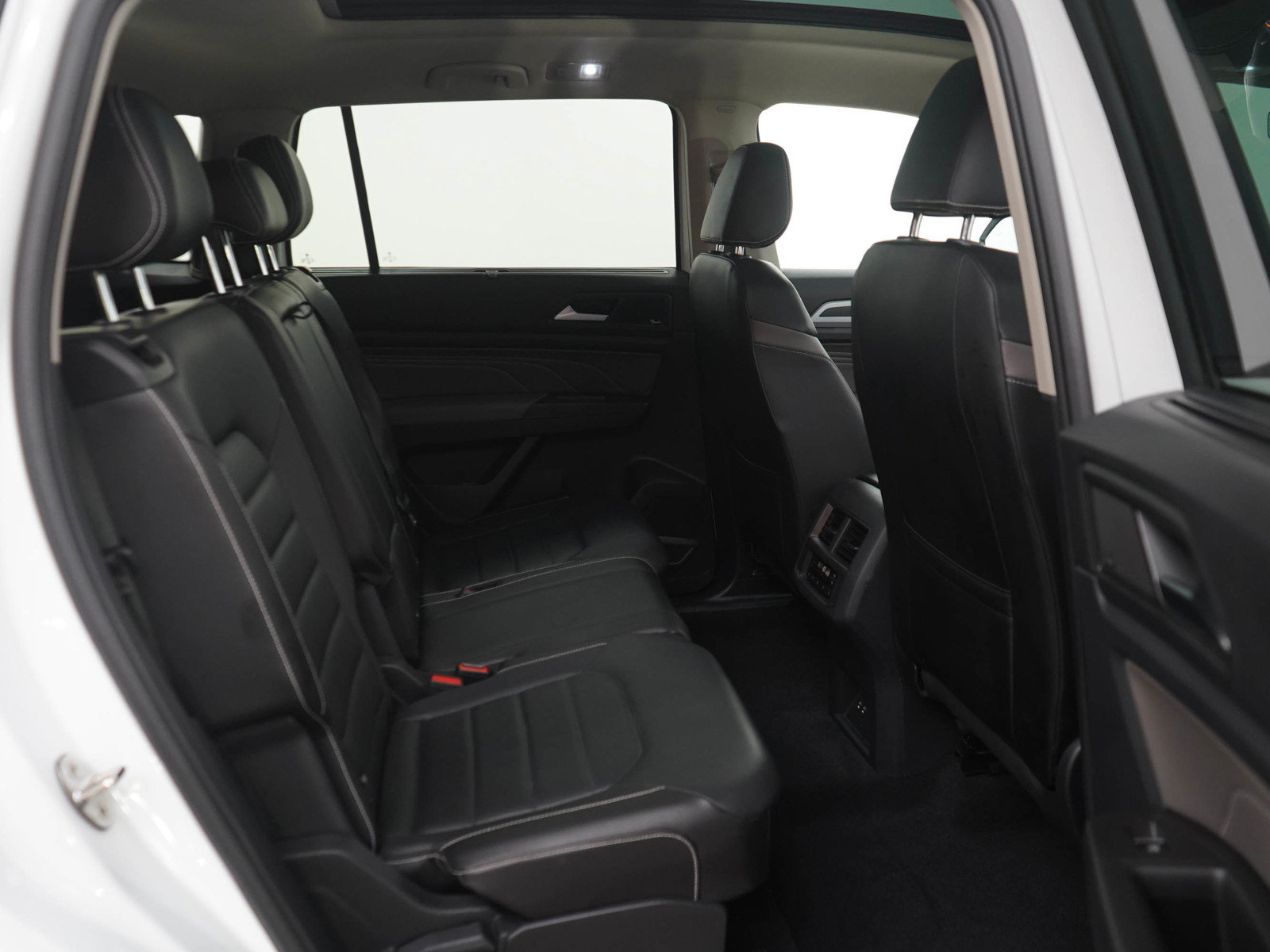 Used 2022 Volkswagen Atlas SEL R-Line AWD/4WD image 12