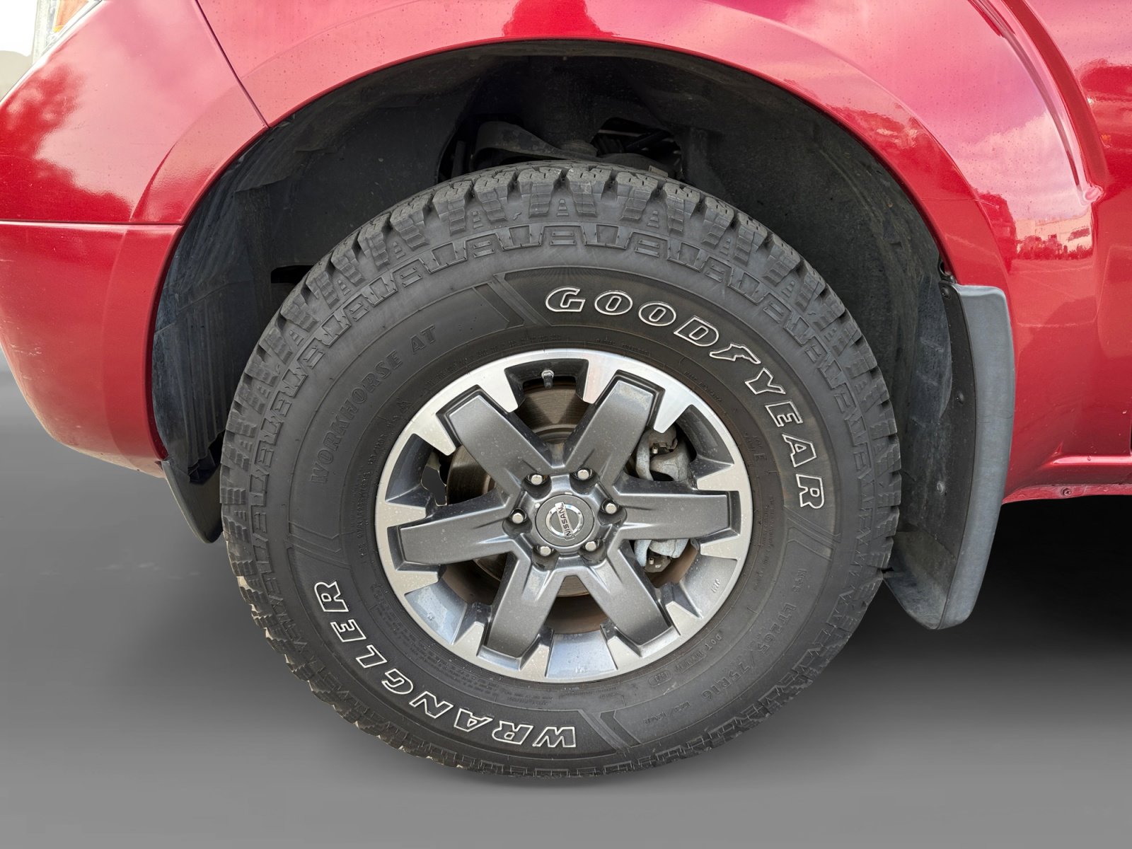 Used 2019 Nissan Frontier PRO-4X image 9