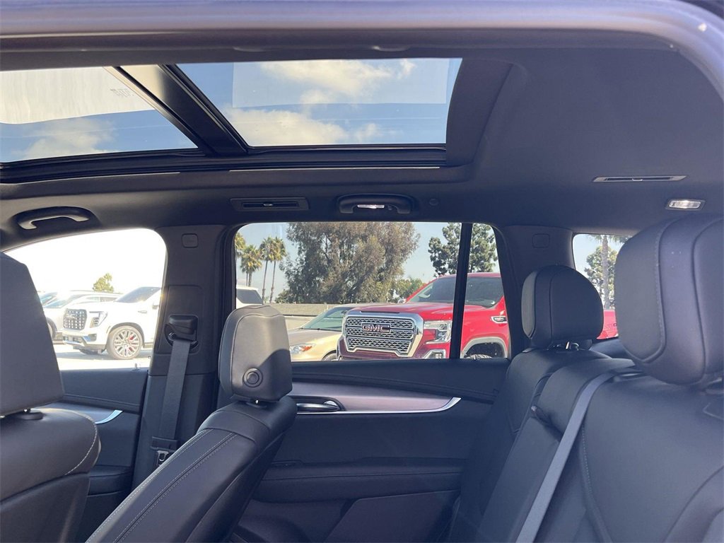 New 2025 Cadillac XT6 Luxury image 27