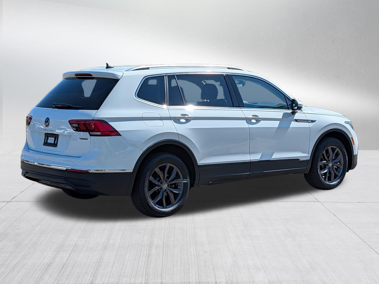 Certified 2024 Volkswagen Tiguan SE AWD/4WD image 7