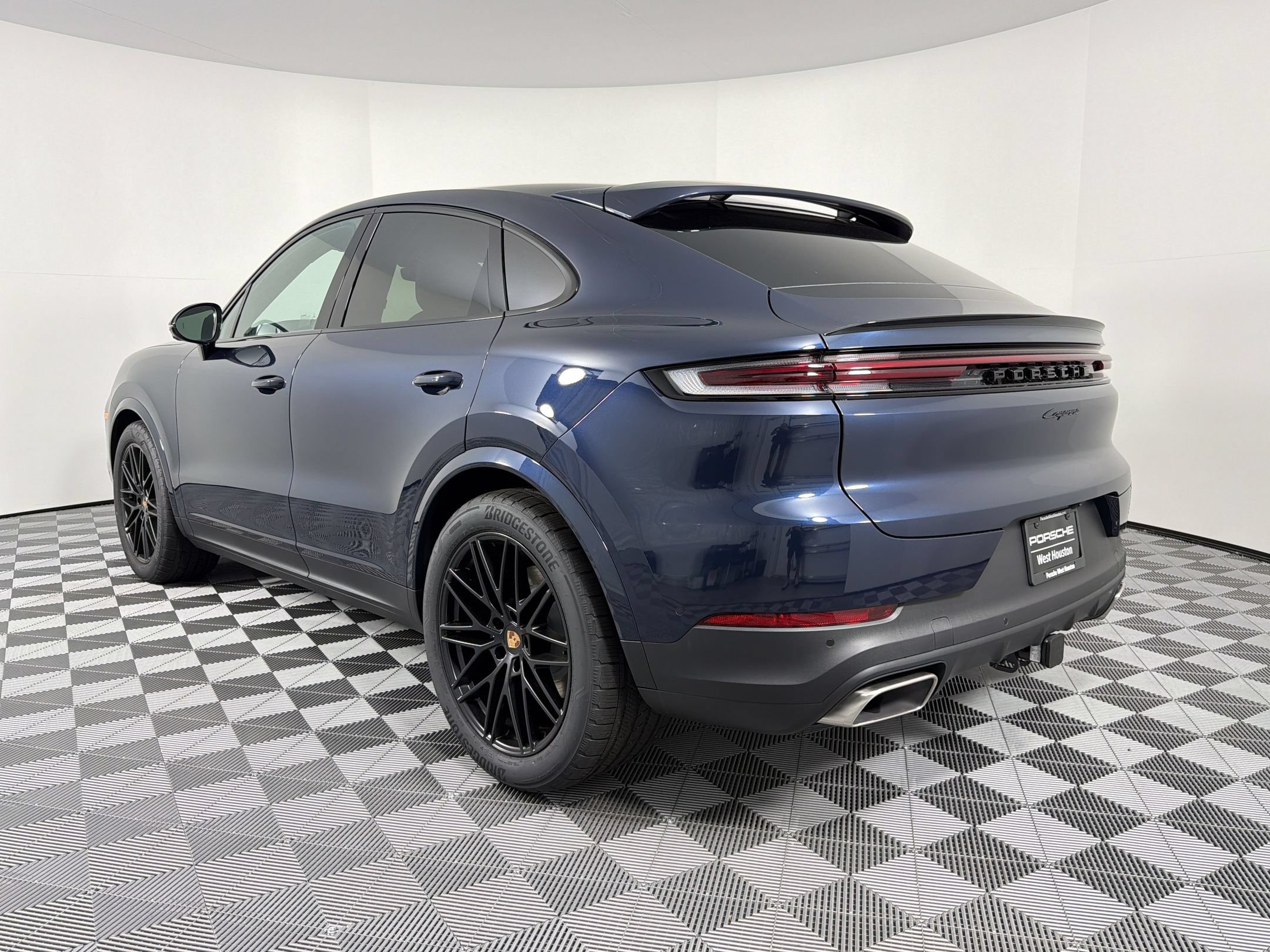 Certified 2026 Porsche Cayenne Coupe AWD/4WD image 3