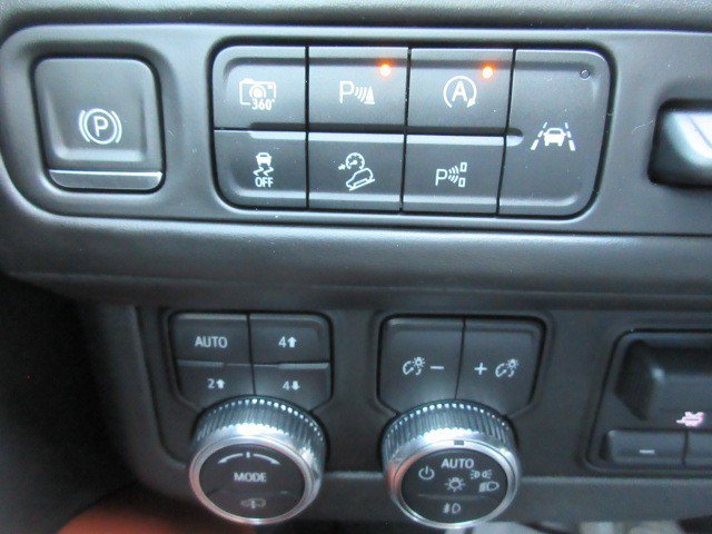 Used 2023 GMC Yukon XL Denali Ultimate image 28