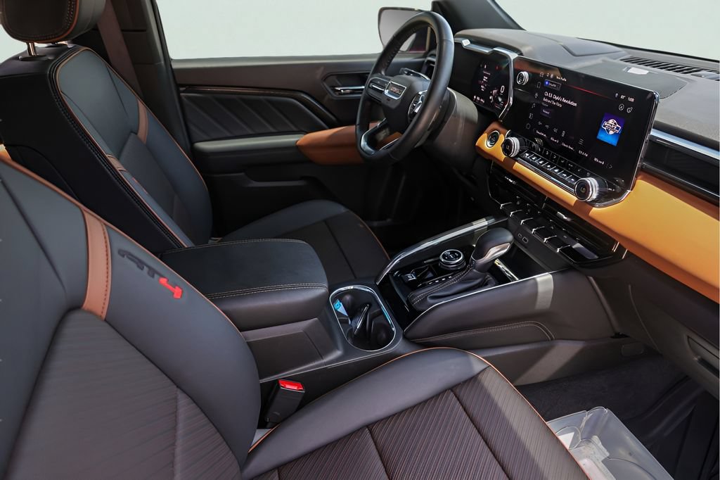 Used 2024 GMC Canyon AT4 w/ AT4 Premium Package AWD/4WD image 30