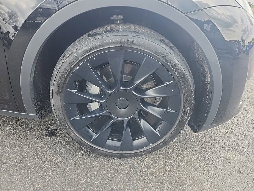 Used 2023 Tesla Model Y Long Range image 10