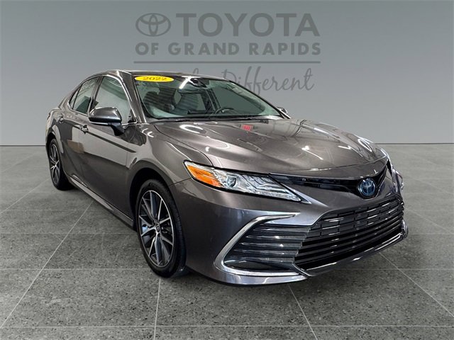 Certified 2022 Toyota Camry XLE image 1