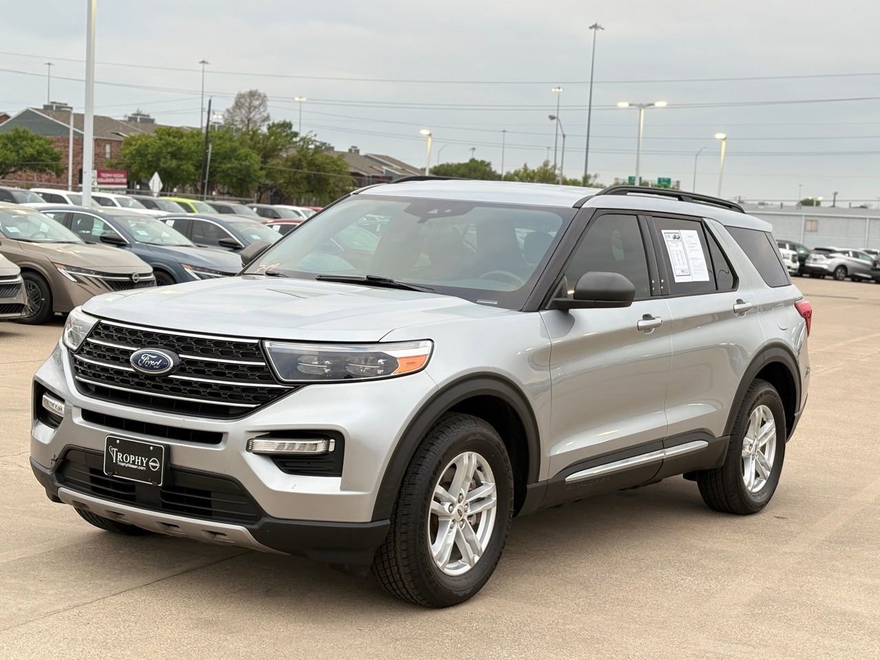 Used 2020 Ford Explorer XLT w/ Equipment Group 202A image 3