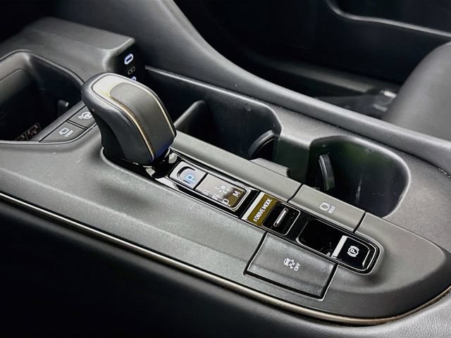 Used 2023 Toyota Crown Platinum AWD/4WD image 16
