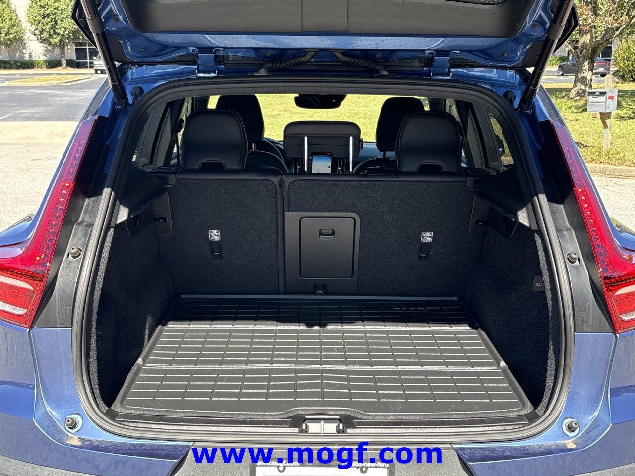 Used 2021 Volvo XC40 T4 R-Design w/ Advanced Package FWD image 18