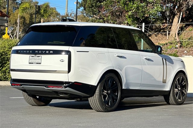 Certified 2023 Land Rover Range Rover SE image 5